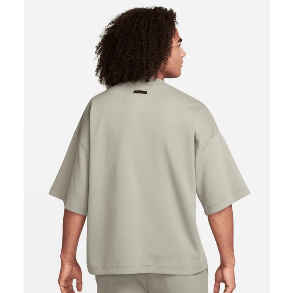 NIKE SPORTSWEAR TECH FLEECE MEN'S OVERSIZED SHORT-SLEEVE SWEATSHIRT FB8165 XLTT - Picture 2 of 6